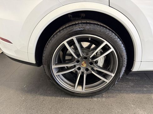 Certified 2023 Porsche Cayenne Turbo image 12