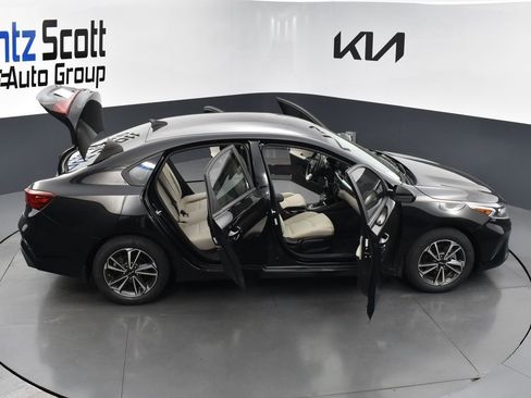Certified 2022 Kia Forte LXS FWD image 32