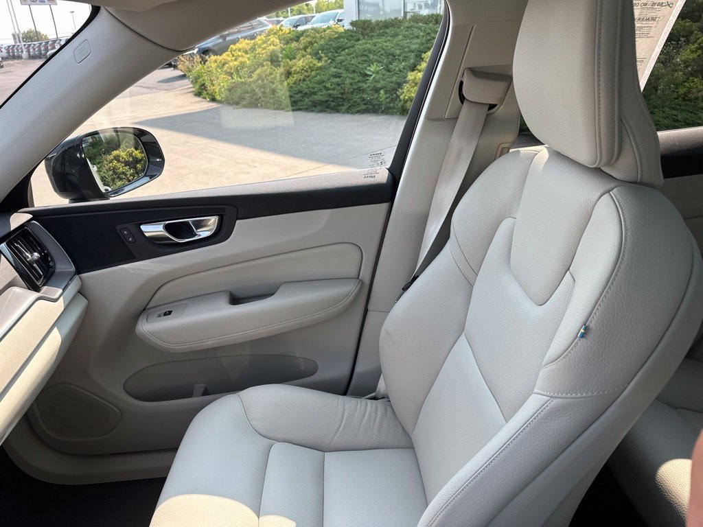 Certified 2025 Volvo XC60 T8 Core w/ Protection Package Premier AWD/4WD image 34
