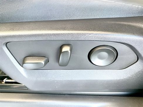 Used 2023 Chevrolet Silverado 1500 LT image 28