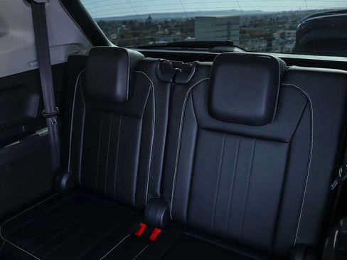 Used 2022 Volkswagen Tiguan SE FWD image 19