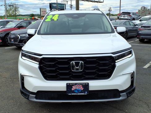 Used 2024 Honda Pilot Touring image 2