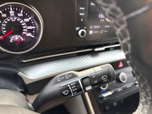 Used 2022 Kia Carnival LX FWD image 19