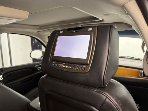 Used 2012 Cadillac Escalade Platinum AWD/4WD image 28
