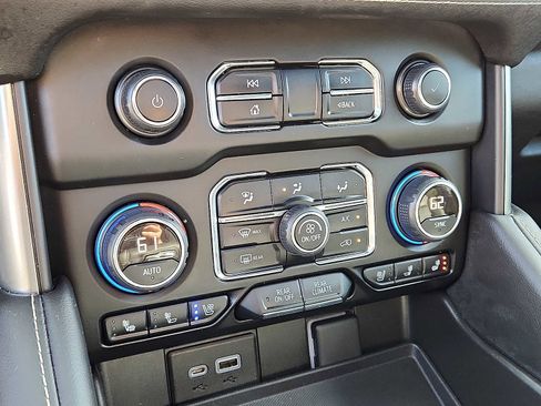 Used 2022 Chevrolet Tahoe Premier w/ Premium Package 2 image 16