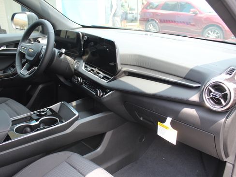 New 2027 Chevrolet Equinox LT AWD/4WD image 14