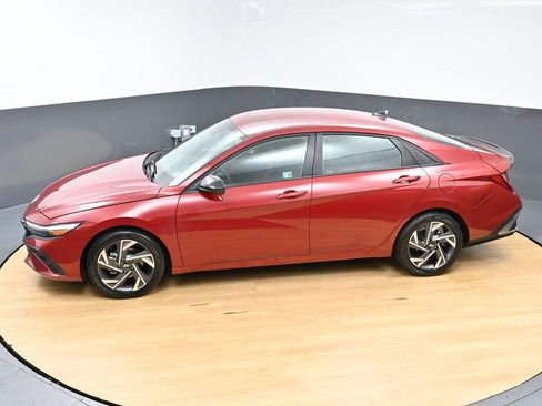 Used 2025 Hyundai Elantra Sport FWD image 42