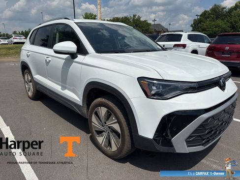 Used 2025 Volkswagen Taos SE w/ Panoramic Sunroof Package AWD/4WD image 7
