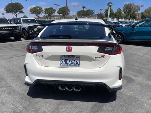 Used 2024 Honda Civic Type R image 3