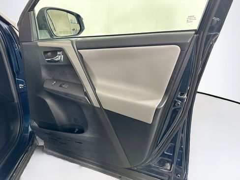 Used 2018 Toyota RAV4 XLE image 30