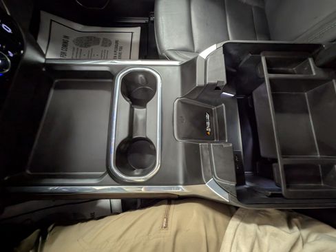 Used 2024 GMC Sierra 2500 SLT w/ SLT Premium Package image 19