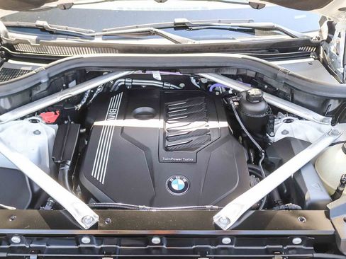 Used 2022 BMW X5 xDrive40i AWD/4WD image 29