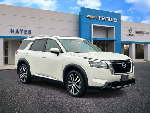 Used 2024 Nissan Pathfinder Platinum w/ Cargo Package FWD image 1