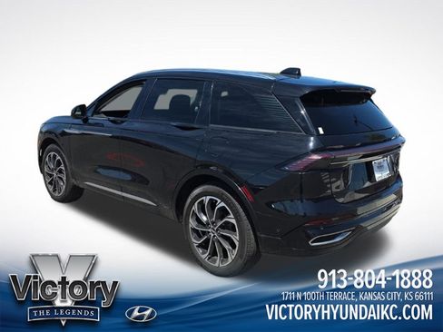 Used 2024 Lincoln Nautilus Reserve AWD/4WD image 3