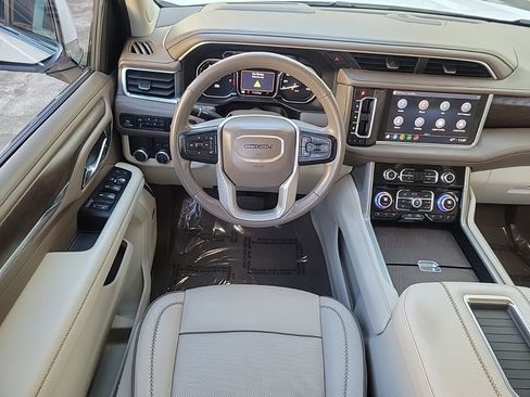 Used 2021 GMC Yukon Denali w/ Denali Premium Package image 17