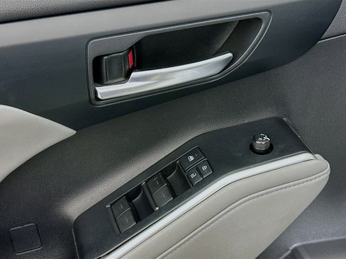 Used 2020 Toyota Highlander XLE FWD image 15