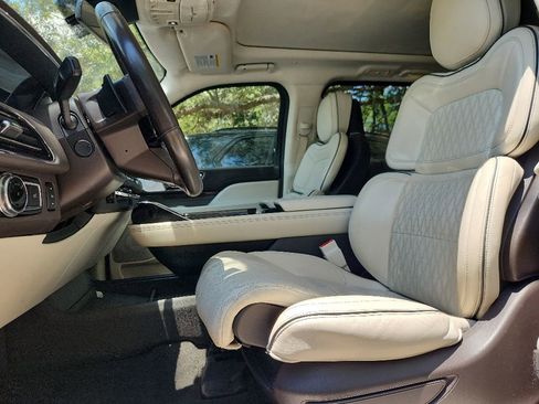 Used 2021 Lincoln Navigator Black Label AWD/4WD image 2