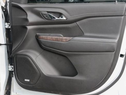 Used 2023 GMC Acadia Denali w/ Denali Technology Package FWD image 16