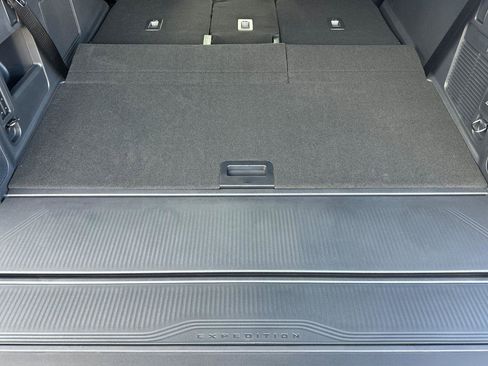 New 2026 Ford Expedition Platinum image 13