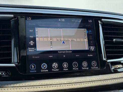 Used 2020 Chrysler Pacifica Limited FWD image 56