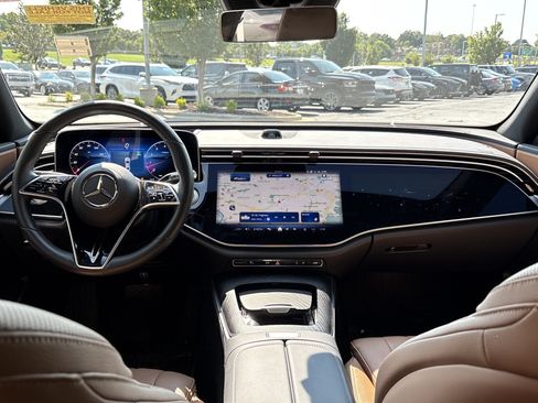 Used 2025 Mercedes-Benz E 350 4MATIC Sedan image 29
