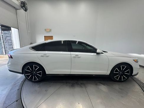 Used 2023 Honda Accord Touring image 14