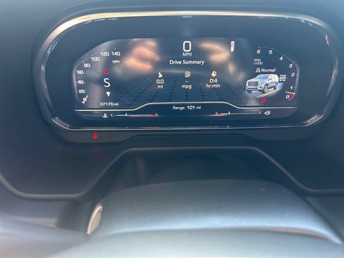 Used 2024 GMC Yukon XL AT4 w/ Technology Package AWD/4WD image 17