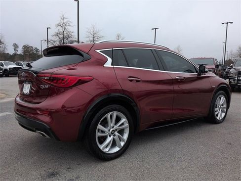 Used 2017 INFINITI QX30 Premium w/ Navigation Package image 4