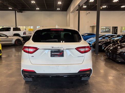 Used 2020 Maserati Levante AWD/4WD image 7