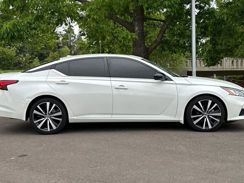 Used 2022 Nissan Altima 2.0 SR FWD image 8