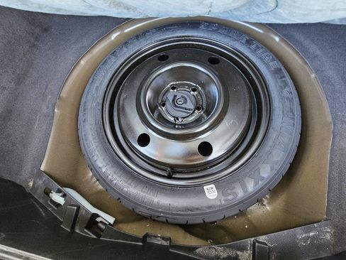Used 2013 Ford Explorer XLT FWD image 26