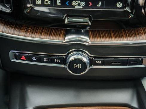 Certified 2022 Volvo XC60 T8 Inscription Expression w/ Advanced Package image 24