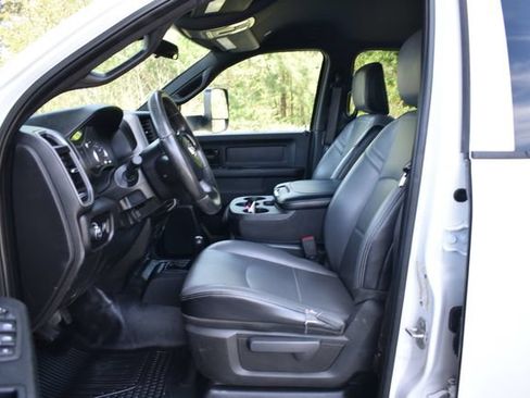 Used 2022 RAM 2500 Tradesman w/ Chrome Appearance Group AWD/4WD image 10
