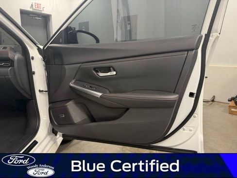 Used 2025 Nissan Sentra SR w/ SR Premium Package FWD image 29