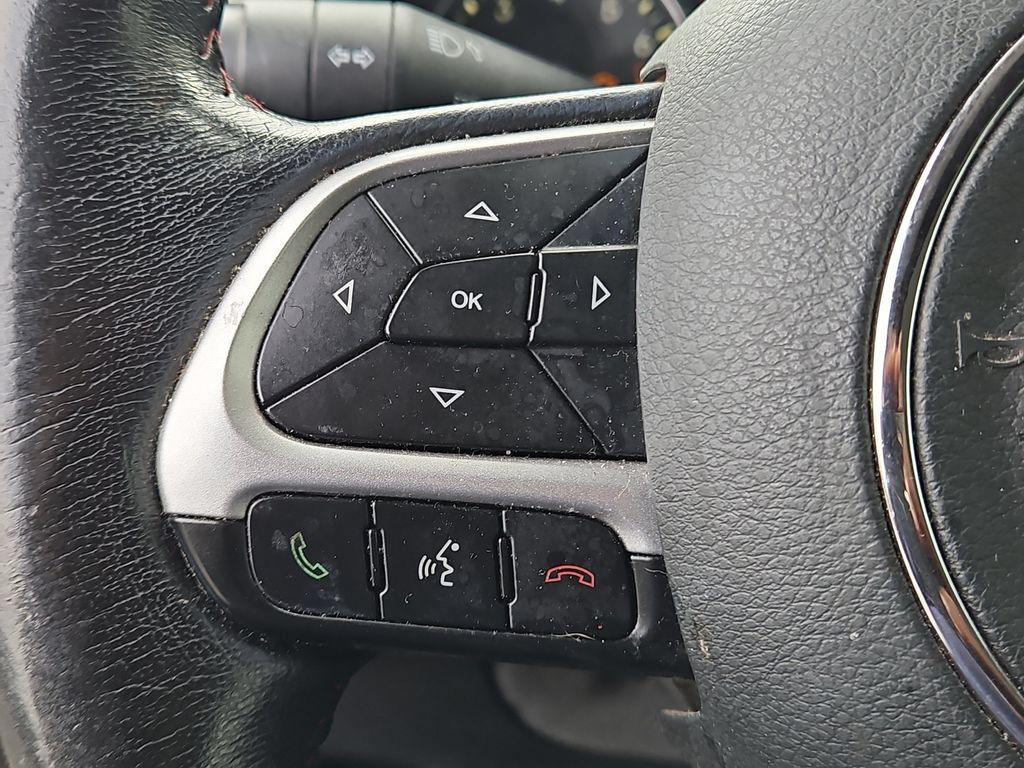 Used 2016 Jeep Renegade Trailhawk AWD/4WD image 27