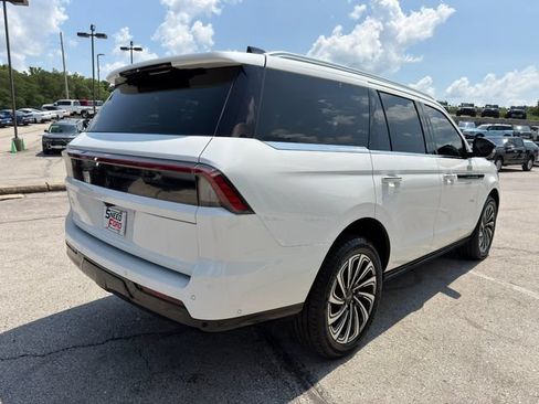 Used 2025 Lincoln Navigator Black Label AWD/4WD image 7