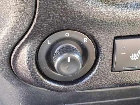 Used 2016 Jeep Wrangler Unlimited Rubicon image 25