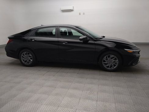 Used 2024 Hyundai Elantra Blue FWD image 11