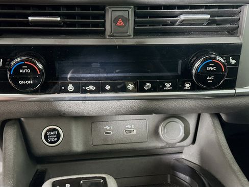 Used 2023 Nissan Rogue SV w/ SV Premium B Package FWD image 23