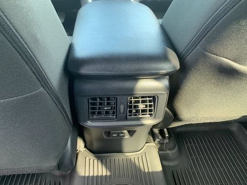 Used 2025 Toyota RAV4 XLE AWD/4WD image 15