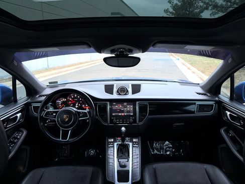 Used 2018 Porsche Macan image 28