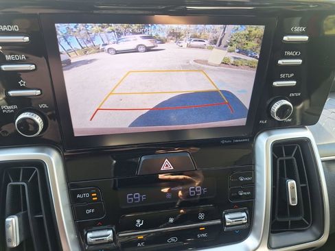 Used 2021 Kia Sorento S image 16