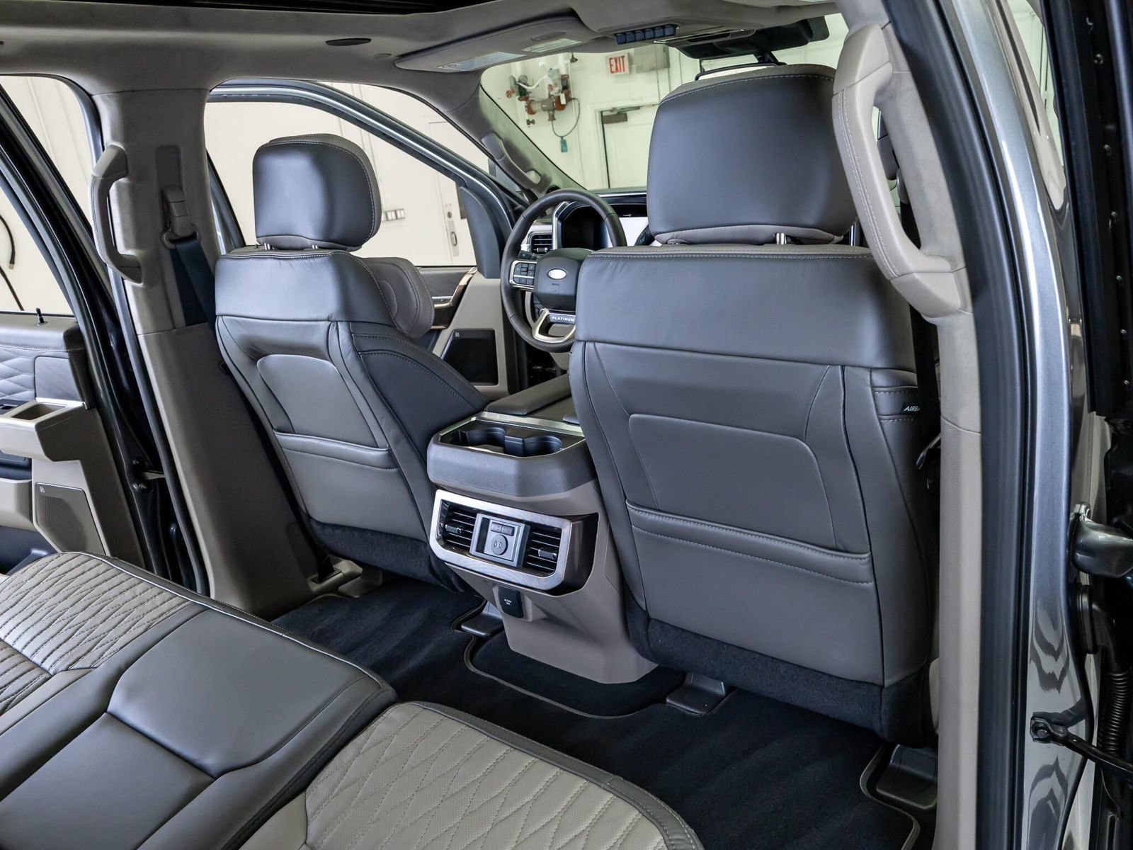 Used 2027 Ford F450 Platinum w/ Platinum Plus Package AWD/4WD image 33