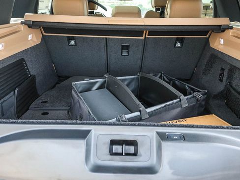 New 2026 Land Rover Range Rover SE image 28