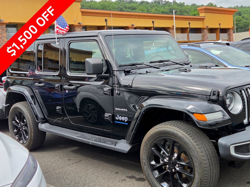 Used 2023 Jeep Wrangler Unlimited Sahara w/ Cold Weather Group AWD/4WD image 4