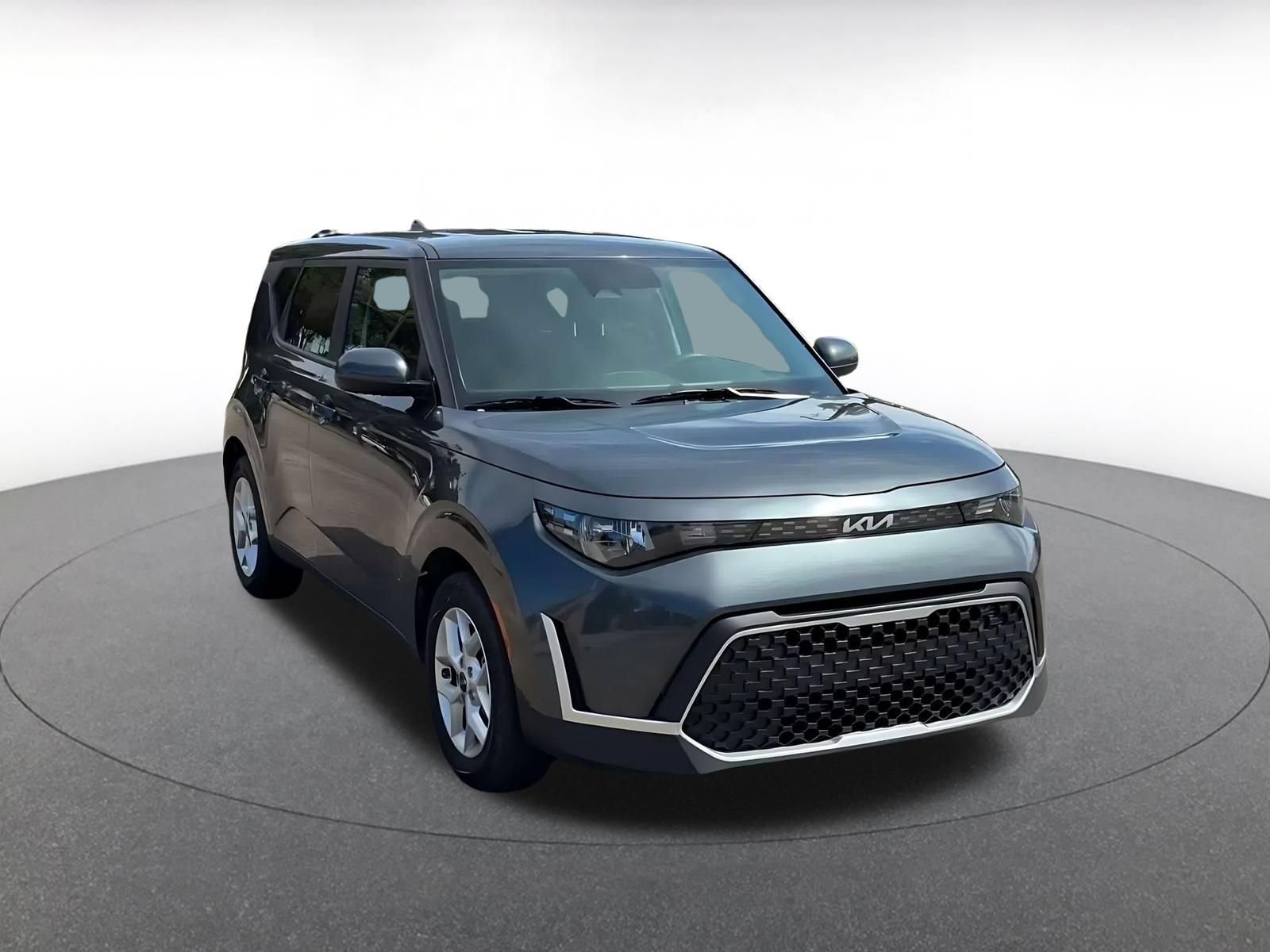 Used 2025 Kia Soul LX w/ LX Technology Package FWD image 3