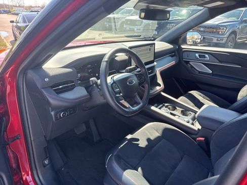 Used 2025 Ford Explorer ST image 10