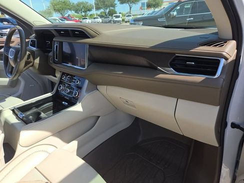 Used 2022 GMC Yukon Denali w/ Denali Premium Package AWD/4WD image 28
