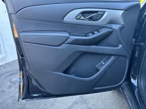 Used 2023 Chevrolet Traverse LT image 10