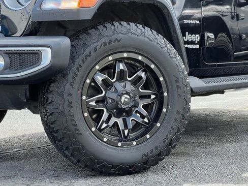 Used 2021 Jeep Wrangler Unlimited Sahara w/ Uconnect 4C Nav & Sound Group AWD/4WD image 2